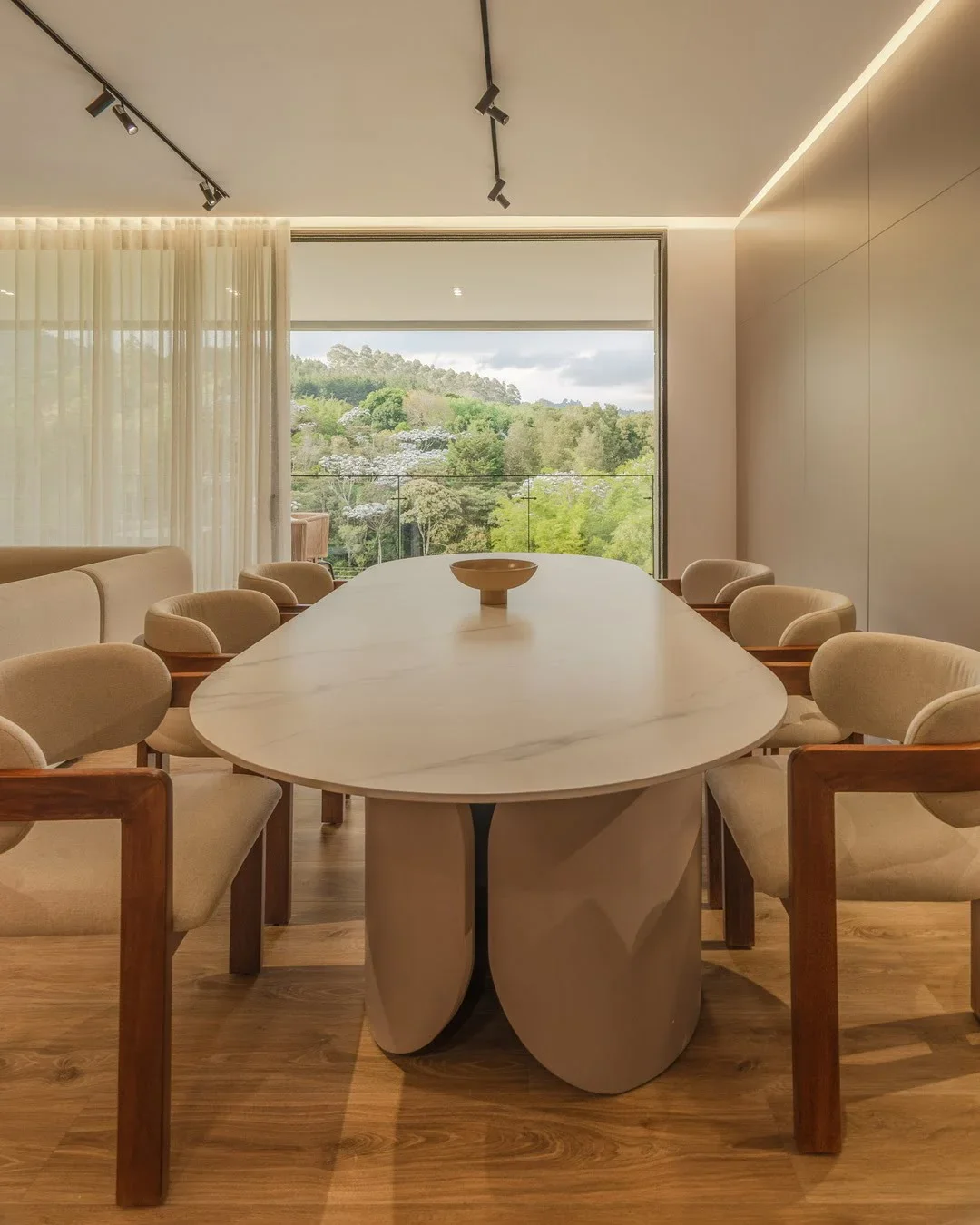 Amoblando apartamentos minimalistas en Medellin, Colombia
